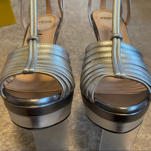 Fendi Silver Metallic T-strap Argento Sandal Pumps - Picture 8 of 15
